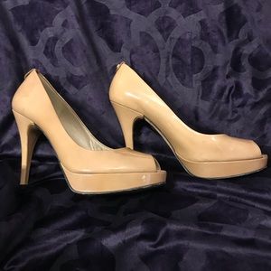Stuart Weitzman nude patent leather heels 4.5”